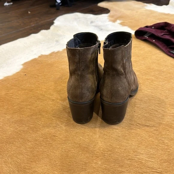 Mephisto sz6 brown/gray ankle booties - Picture 4 of 8